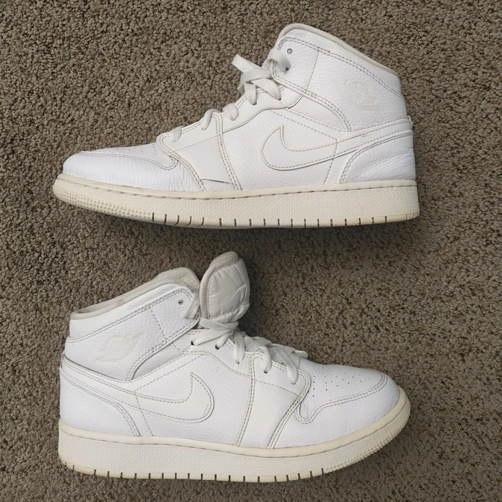 Nike Air Jordan 1 Mid White Guava Ice 554725-129 Kids Size 6.5Y Sneakers